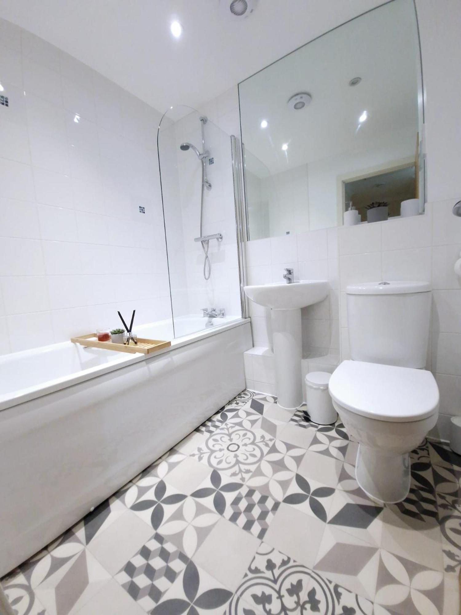 Sleeps9 Parking&Garage 17 Mins To Gatwick, 30 To London Villa Merstham Buitenkant foto